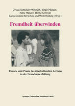 FREMDHEIT UBERWINDEN;THEORIE UND PRAXIS DES INTERKULTURELLEN LERNENS IN DER ERWACHSENENBILDUNG