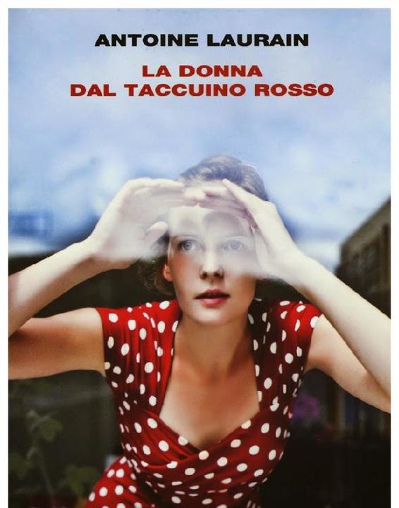 La donna dal taccuino rosso