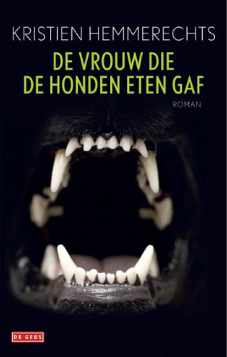 De vrouw die de honden eten gaf