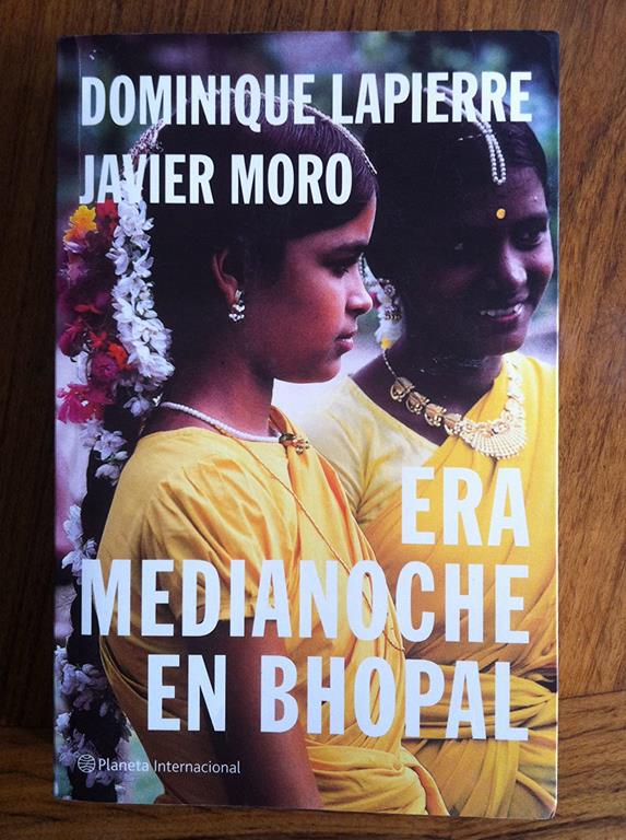 Era Medianoche En Bhopal (Spanish Edition)