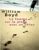 La femme sur la plage avec un chien