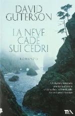 La neve cade sui cedri