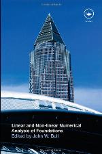 Linear and non linear numerical analysis of foundations