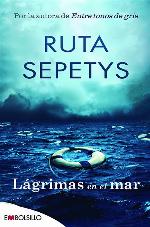 Lagrimas en el mar / Salt to the sea (EMBOLSILLO) (Spanish Edition)