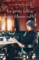 La gente felice legge e beve caffè